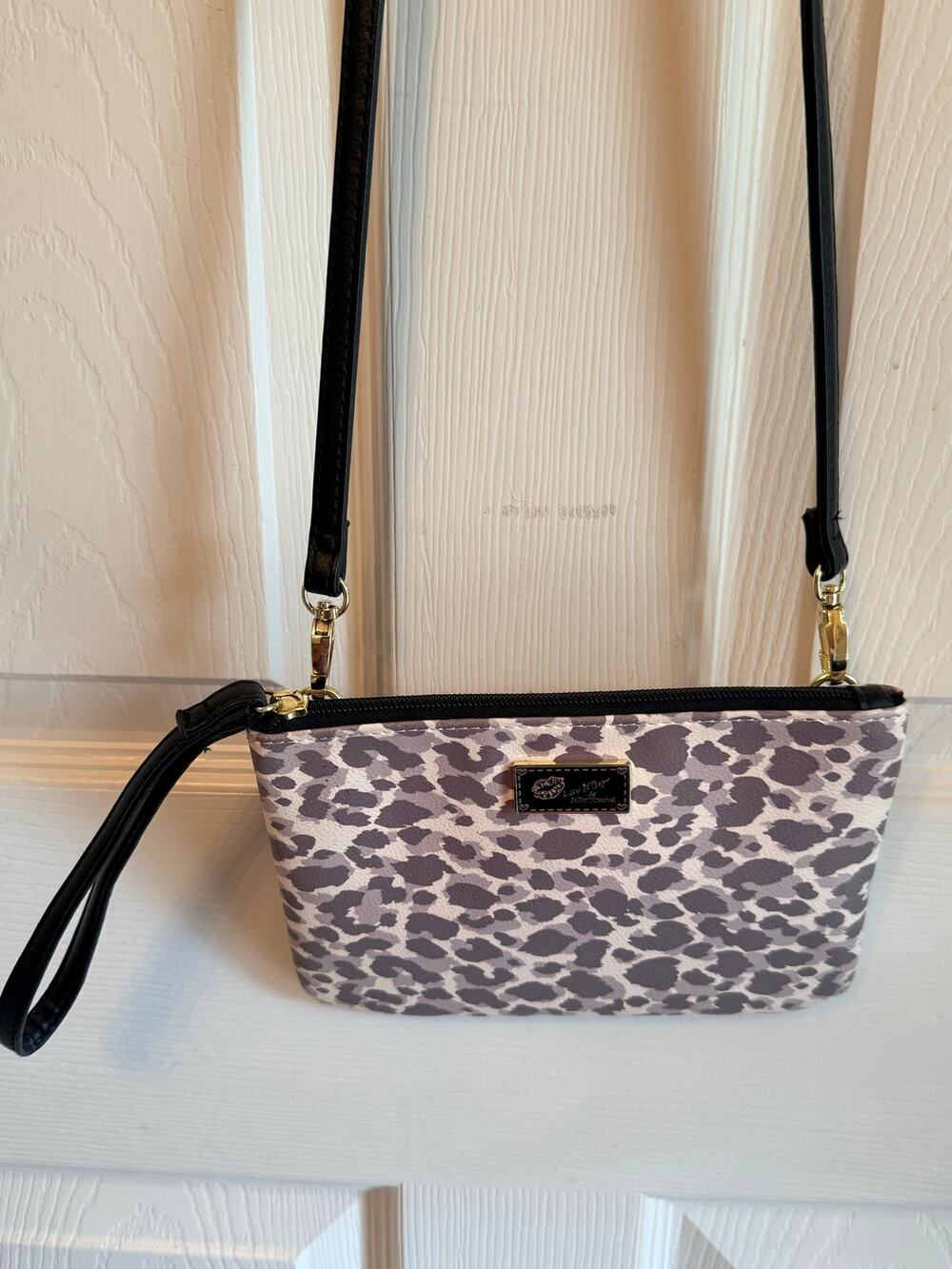 Betsey Johnson Crossbody Wristlet Small Handbag Purse
Bag Animal Print Grey Blk.